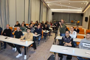 Σεμινάριο διαιτησίας με τον ρεφ του τελικού του Μουντιάλ και σήματα στους διεθνείς (φώτος)