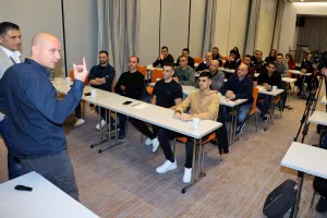Σεμινάριο διαιτησίας με τον ρεφ του τελικού του Μουντιάλ και σήματα στους διεθνείς (φώτος)