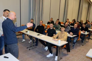 Σεμινάριο διαιτησίας με τον ρεφ του τελικού του Μουντιάλ και σήματα στους διεθνείς (φώτος)