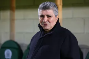 Δόξα - Ανόρθωση: "Άσφαιρος"... συμβιβασμός (Φώτος)