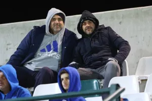 Δόξα - Ανόρθωση: "Άσφαιρος"... συμβιβασμός (Φώτος)