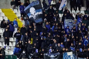 Δόξα - Ανόρθωση: "Άσφαιρος"... συμβιβασμός (Φώτος)