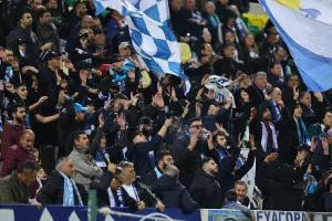 "Ευαγόρα ζεις εσύ μας οδηγείς" οι Παφίτες στην Αρένα
