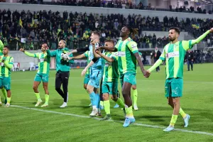Στο... πόδι η "Αρένα"! (φώτος/βίντεο)