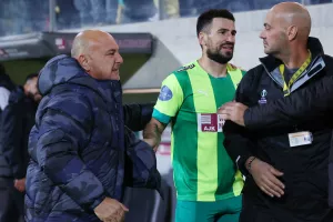 Η προεδρική αγκαλιά σε Τόμοβιτς! (φώτο)