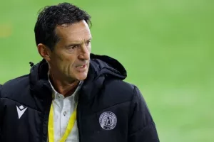 ΑΕΛ - ΑΠΟΕΛ: Ο Μακρής "χάρισε" μεγάλο τρίποντο, πρώτη ήττα με Μιλόγεβιτς! (φώτος)