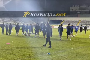 ΦΩΤΟΣ - Kerkida/ Στην προπόνηση της Ανόρθωσης οι οργανωμένοι 