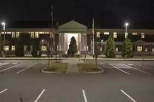 Απίστευτο/ Σε σχολείο στη Μασαχουσέτη για 1,5 χρόνο δεν μπορούν να σβήσουν τα φώτα