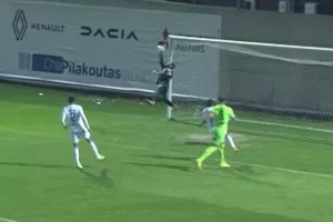 Η "πτήση" του... 37άρη Λόρια! (Βίντεο)