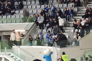 ΦΩΤΟΣ / Χαιρέτησε τα μικρά παιδάκια ο  "Απολλώνιος"