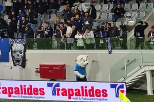 ΦΩΤΟΣ / Χαιρέτησε τα μικρά παιδάκια ο  "Απολλώνιος"