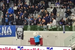 ΦΩΤΟΣ / Χαιρέτησε τα μικρά παιδάκια ο  "Απολλώνιος"