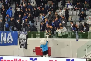 ΦΩΤΟΣ / Χαιρέτησε τα μικρά παιδάκια ο  "Απολλώνιος"