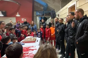 ΦΩΤΟΣ/ΒΙΝΤΕΟ: Η κοπή βασιλόπιτας της Ακαδημίας Liverpool 