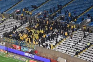 Πάρτι στη βροχή οι ΑΕΛίστες! (φώτος/βίντεο)