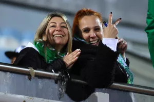 Happy τα κορίτσια... 