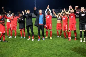 "Ερυθρόλευκο" πάρτι και εννοείται "Χώμα που περπάτησα" (φώτος/βίντεο)