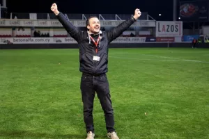 "Ερυθρόλευκο" πάρτι και εννοείται "Χώμα που περπάτησα" (φώτος/βίντεο)