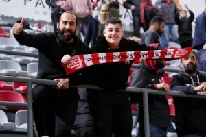 "Ερυθρόλευκο" πάρτι και εννοείται "Χώμα που περπάτησα" (φώτος/βίντεο)