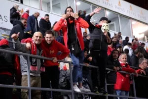 "Ερυθρόλευκο" πάρτι και εννοείται "Χώμα που περπάτησα" (φώτος/βίντεο)