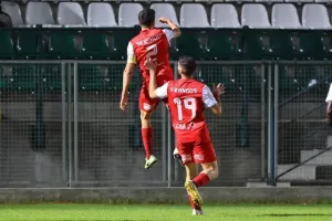 Δόξα-Νέα Σαλαμίνα: Zωντανή... για 6άδα με Σεργίου!