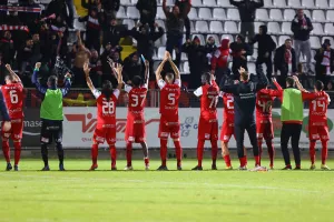 (ΒΙΝΤΕΟ Kerkida) Έγιναν... ένα με τους παίκτες και τραγούδησαν μαζί!