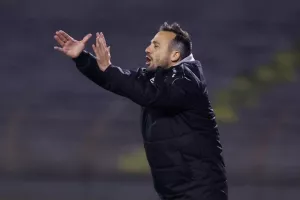 Ολυμπιακός - ΑΕΚ: Διπλό και... ανανέωση παραμονής στην κορυφή! (Φώτος)