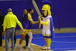 ΑΠΟΕΛ - ΑΕΚ: Ανατροπή... και "κιτρινοπράσινο" το ντέρμπι! (φώτος)