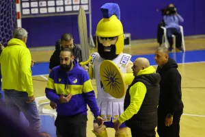 ΑΠΟΕΛ - ΑΕΚ: Ανατροπή... και "κιτρινοπράσινο" το ντέρμπι! (φώτος)