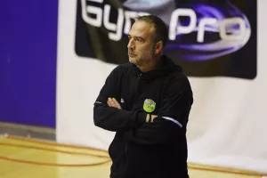 ΑΠΟΕΛ - ΑΕΚ: Ανατροπή... και "κιτρινοπράσινο" το ντέρμπι! (φώτος)