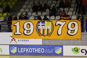ΑΠΟΕΛ - ΑΕΚ: Ανατροπή... και "κιτρινοπράσινο" το ντέρμπι! (φώτος)