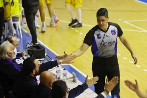 ΑΠΟΕΛ - ΑΕΚ: Ανατροπή... και "κιτρινοπράσινο" το ντέρμπι! (φώτος)
