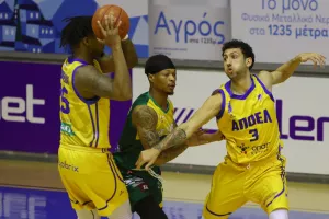 ΑΠΟΕΛ - ΑΕΚ: Ανατροπή... και "κιτρινοπράσινο" το ντέρμπι! (φώτος)