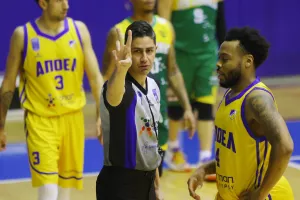 ΑΠΟΕΛ - ΑΕΚ: Ανατροπή... και "κιτρινοπράσινο" το ντέρμπι! (φώτος)