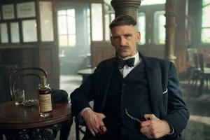 Ο Πολ Άντερσον του «Peaky Blinders» κατηγορείται για ανάρμοστη συμπεριφορά