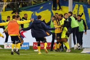 ΑΕΛ - Απόλλων: Το πρώτο ιστορικό βάφτηκε κίτρινο στα πέναλτι! (φώτος)