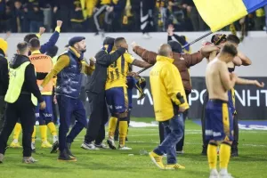 ΑΕΛ - Απόλλων: Το πρώτο ιστορικό βάφτηκε κίτρινο στα πέναλτι! (φώτος)
