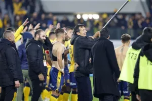 ΑΕΛ - Απόλλων: Το πρώτο ιστορικό βάφτηκε κίτρινο στα πέναλτι! (φώτος)