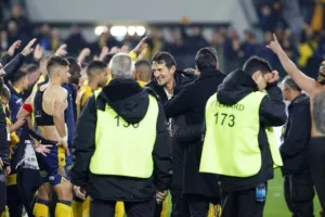 ΑΕΛ - Απόλλων: Το πρώτο ιστορικό βάφτηκε κίτρινο στα πέναλτι! (φώτος)