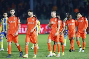 Καρμιώτισσα - ΑΠΟΕΛ: Δώνης και Ηλία το έστειλαν στην κορυφή! (φώτος)