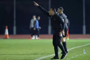 Καρμιώτισσα - ΑΠΟΕΛ: Δώνης και Ηλία το έστειλαν στην κορυφή! (φώτος)