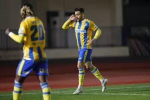Καρμιώτισσα - ΑΠΟΕΛ: Δώνης και Ηλία το έστειλαν στην κορυφή! (φώτος)