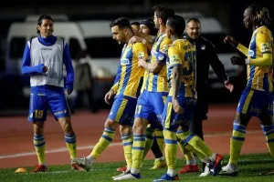 Καρμιώτισσα - ΑΠΟΕΛ: Δώνης και Ηλία το έστειλαν στην κορυφή! (φώτος)