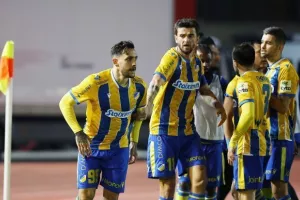 Καρμιώτισσα - ΑΠΟΕΛ: Δώνης και Ηλία το έστειλαν στην κορυφή! (φώτος)