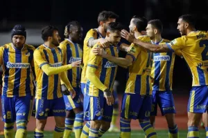 Καρμιώτισσα - ΑΠΟΕΛ: Δώνης και Ηλία το έστειλαν στην κορυφή! (φώτος)