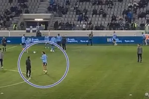 Οι Απολλωνίστες χειροκρότησαν τον Ουάρντα στη προθέρμανση (βίντεο kerkida)