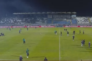 Λεβαδειακός - Παναθηναϊκός: Σκηνές χάους, λιποθυμίες φιλάθλων μετά από νέα ρίψη δακρυγόνων