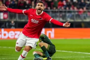 Η UEFA αποθεώνει Παυλίδη