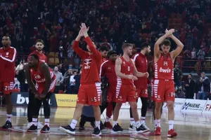 Ολυμπιακός που χειροκροτείται όταν αστοχεί, είναι απόλαυση