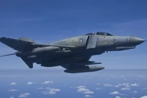 Νεκρός ανασύρθηκε ο ένας από τους δύο πιλότους του F4- Συνεχίζονται οι έρευνες για τον δεύτερο